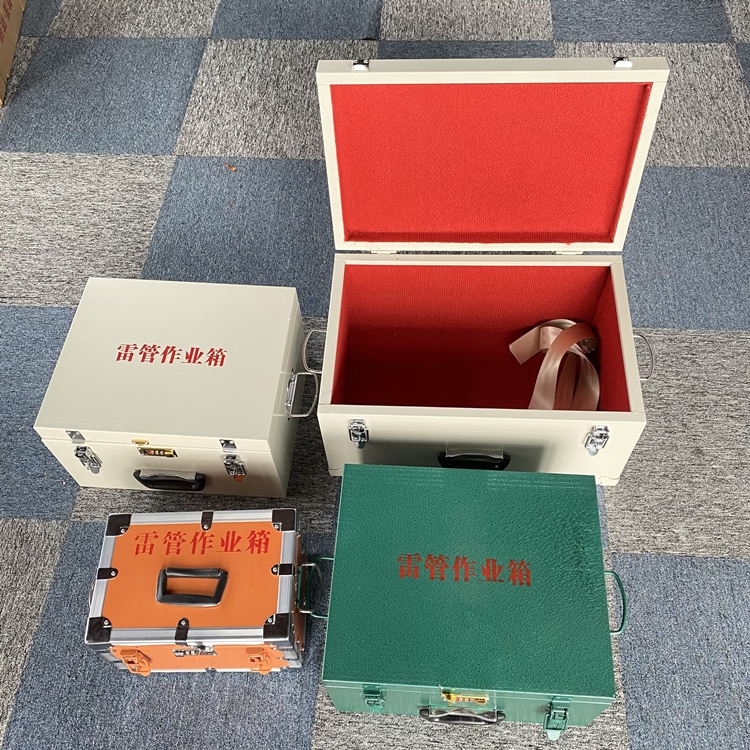 饶河爆破工程作业箱如何选择？玻璃钢与传统材质的全面对比